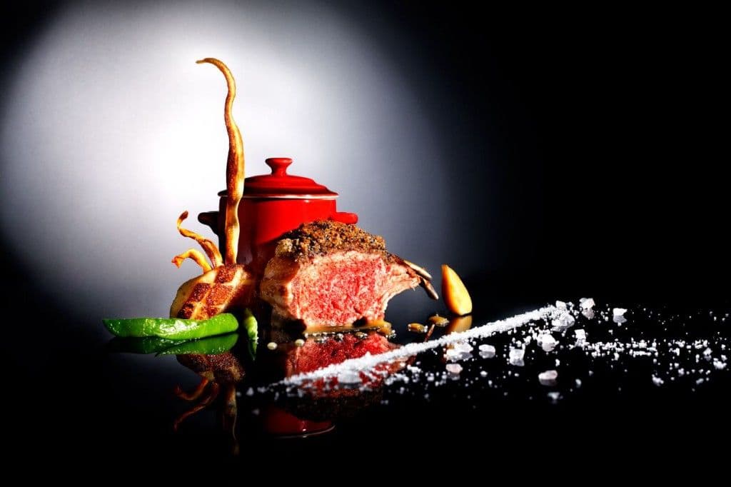 Pièce de viande dressée, mise en scène gastronomique